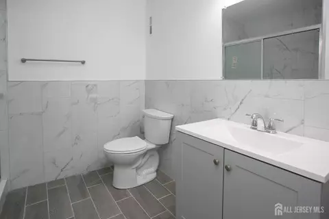 Bath - 7 Cactus Ct, Edison, NJ 08820 photo 3 of 4