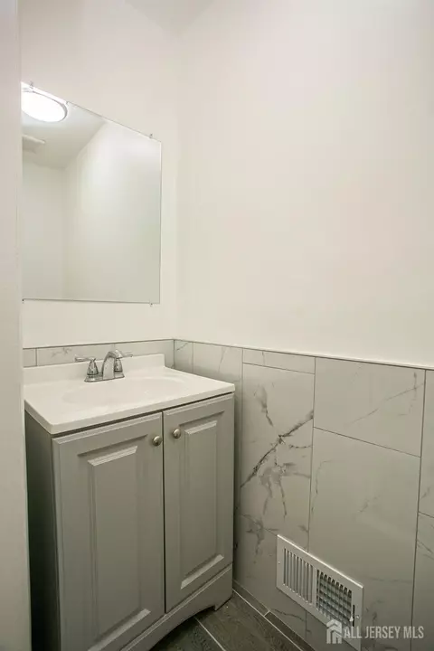 Bath - 7 Cactus Ct, Edison, NJ 08820 photo 1 of 4