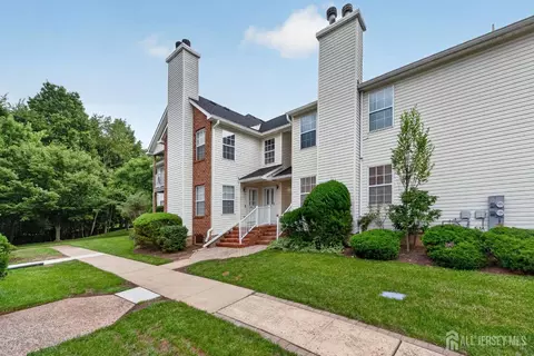 167 Vasser Dr, Piscataway, NJ 08854