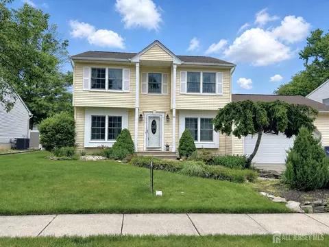 15 Lynn Ct, North Brunswick, NJ 08902