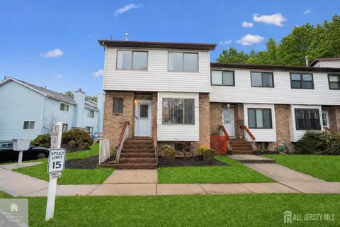 9 Wood Acres Dr, North Brunswick, NJ 08902