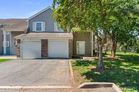 10 Starlight Ct, New Brunswick, NJ 08901