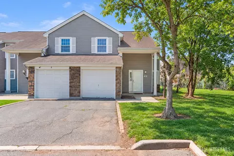 10 Starlight Ct, New Brunswick, NJ 08901