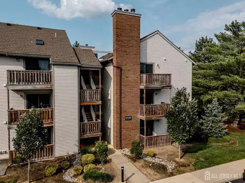 5320 Ravens Crest Dr, Plainsboro, NJ 08536