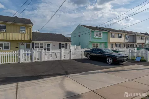 30-30 Warren St, Carteret, NJ 07008