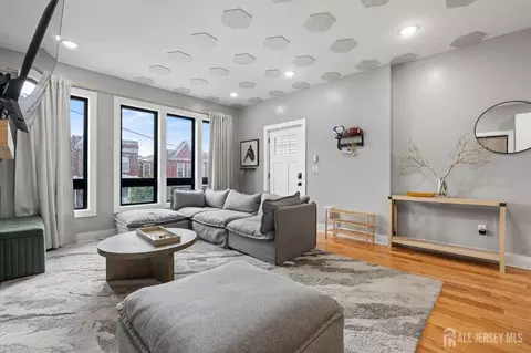 246 Clinton Ave #1, Jersey City, NJ 07304