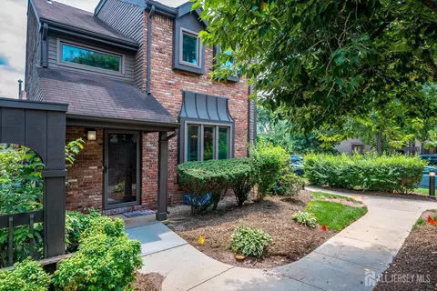 93 Riverbend Dr, North Brunswick, NJ 08902