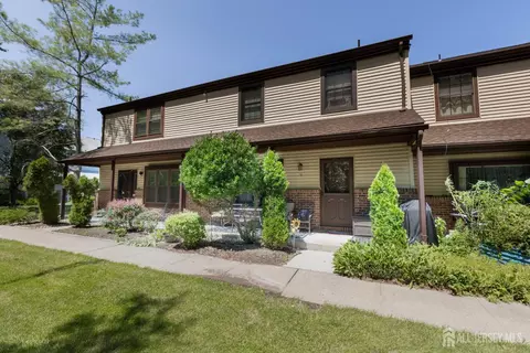 51 Aspen Dr, North Brunswick, NJ 08902