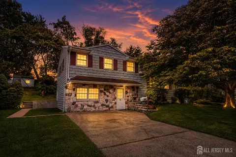 287 Crestwood Dr, Milltown, NJ 08850