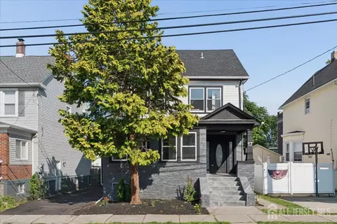 17 Atlantic St, Carteret, NJ 07008