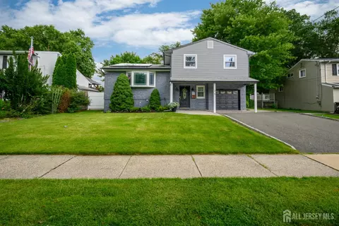 26 Desser Pl, Metuchen, NJ 08840