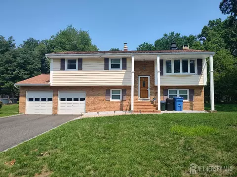 23 Spear St, Piscataway, NJ 08854
