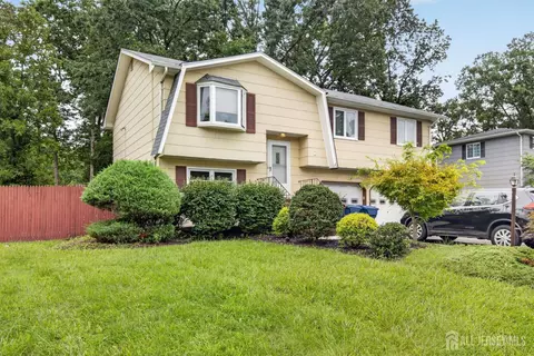 2 Jason Dr, North Brunswick, NJ 08902