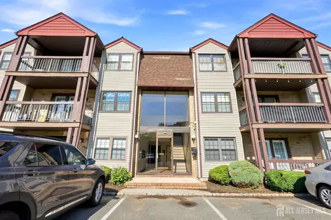 209 Newport Ct, Fords, NJ 08863