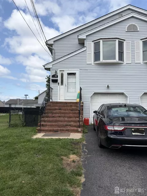 10 Holmes St #A, Carteret, NJ 07008
