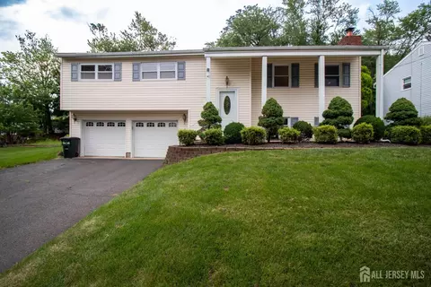 7 Cortland Dr, Somerset, NJ 08873