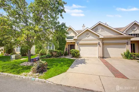 17 Umberland Pl, Monroe, NJ 08831