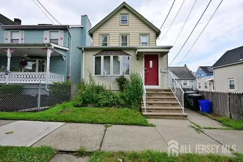43 Christopher St, Carteret, NJ 07008