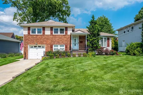 12 Dixon Dr, Woodbridge, NJ 07095