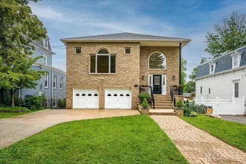 12 Homer Pl, Metuchen, NJ 08840