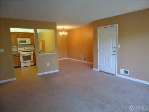 313 Wimbeldon Ct, North Brunswick, NJ 08902