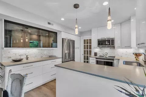 4 Dennison Pl, Plainsboro, NJ 08536