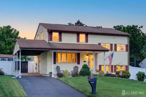 5 Jupiter Ct, South Amboy, NJ 08879