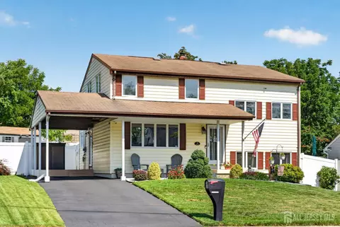 5 Jupiter Ct, South Amboy, NJ 08879