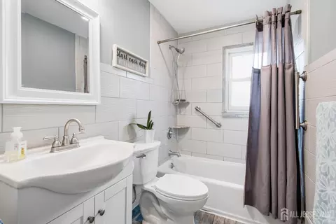 Bath - 2 Carter Pl, Parlin, NJ 08859 photo 1 of 2