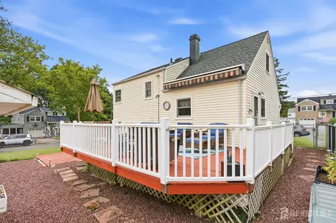 Exterior - 2 Carter Pl, Parlin, NJ 08859 photo 6 of 8