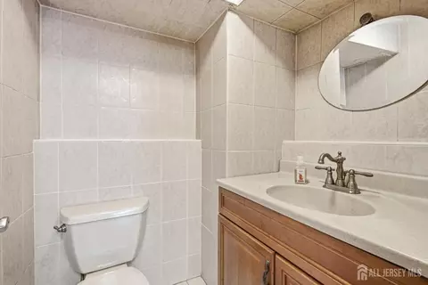 Bath - 2 Carter Pl, Parlin, NJ 08859 photo 2 of 2