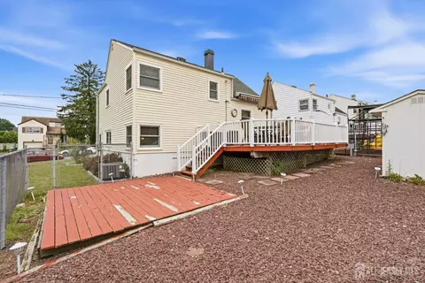Exterior - 2 Carter Pl, Parlin, NJ 08859 photo 5 of 8