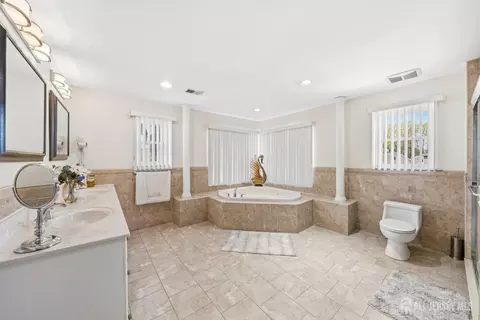 13 W 5th Ave, Linden, NJ 07036
