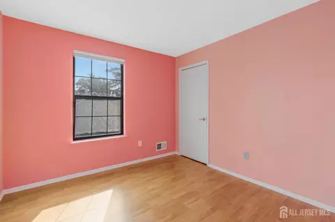 Bedroom - 38 Foxhall Cmn, Middlesex, NJ 08846 photo 2 of 2