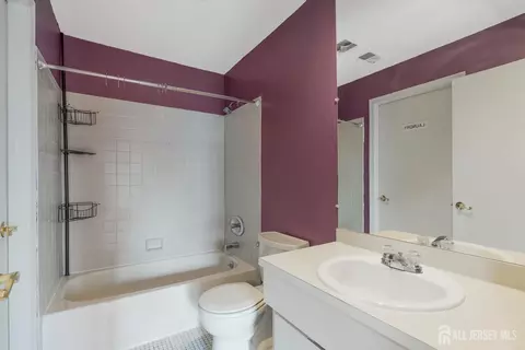 Bath - 38 Foxhall Cmn, Middlesex, NJ 08846 photo 2 of 2