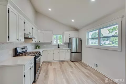 Entry Way - 23 Nancy Cir, Edison, NJ 08817 photo 1 of 7