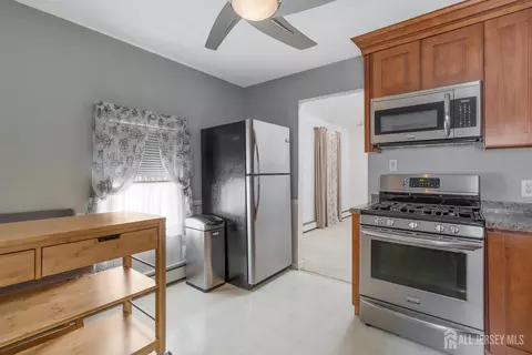 Kitchen - 96 Conover Pl, Middlesex, NJ 08846 photo 3 of 3