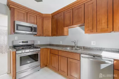 Kitchen - 96 Conover Pl, Middlesex, NJ 08846 photo 1 of 3