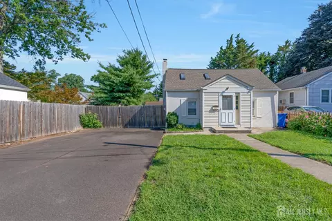 Exterior - 96 Conover Pl, Middlesex, NJ 08846 photo 2 of 6