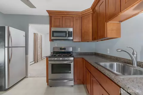 Kitchen - 96 Conover Pl, Middlesex, NJ 08846 photo 2 of 3