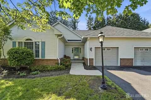 4 Empress Ct, Princeton, NJ 08540