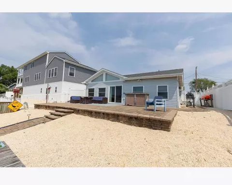 35 Mirror Lake Dr, Little Egg Harbor, NJ 08087