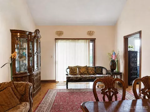 112 Beverly Hills Ter #E, Woodbridge, NJ 07095