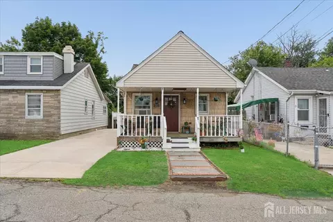 2 Summerfield Ave, Laurence Harbor, NJ 08879