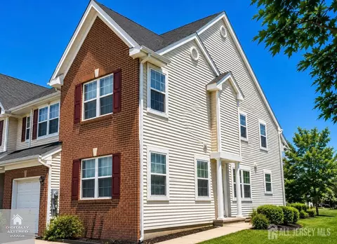 216 Alder Ct, New Brunswick, NJ 08901