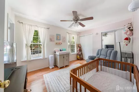 35 E Byrnes Ln E, Sayreville, NJ 08872