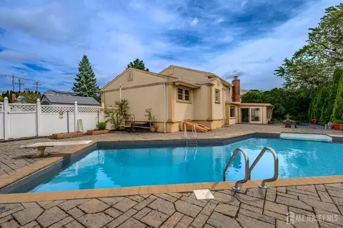 Exterior - 10 Devonshire Rd, Parlin, NJ 08859 photo 10 of 11