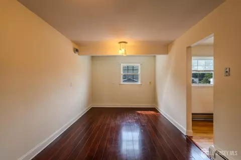 Living - 10 Devonshire Rd, Parlin, NJ 08859 photo 4 of 4