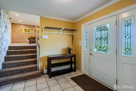 Entry Way - 10 Devonshire Rd, Parlin, NJ 08859 photo 2 of 5