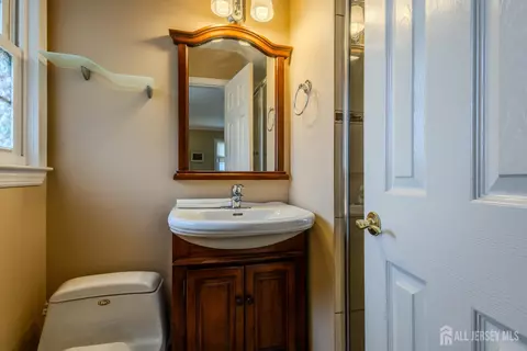 Bath - 10 Devonshire Rd, Parlin, NJ 08859 photo 3 of 3